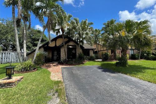9209 Nw 49th Pl, Sunrise, FL, 33351-5259 | Card Image
