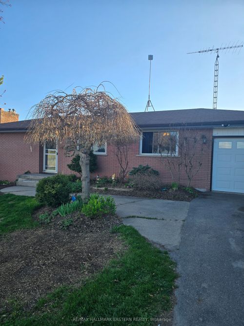 352 Peregrine Rd, Ennismore, ON, K0L1T0 | Card Image