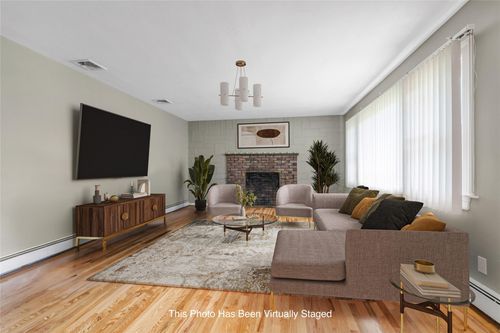 24 2nd Ave, Locust Valley, NY, 11560-1534 | Card Image