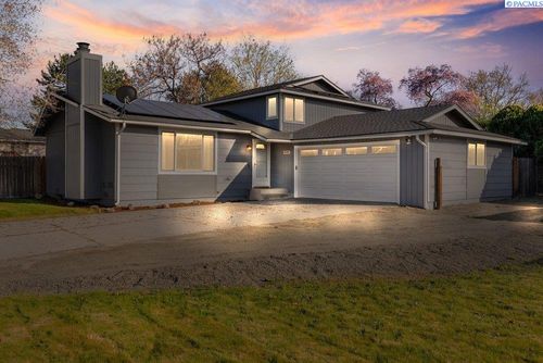 8201 W Deschutes Ave, Kennewick, WA, 99336-1632 | Card Image