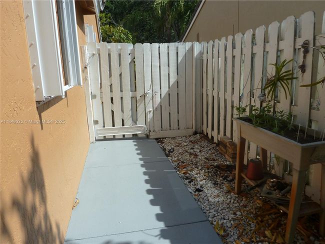 13240 Sw 20 Th St, House other with 3 bedrooms, 2 bathrooms and null parking in Miramar FL | Image 36