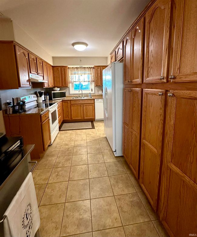 3797 W State Road 56, House other with 2 bedrooms, 2 bathrooms and null parking in Jasper IN | Image 8