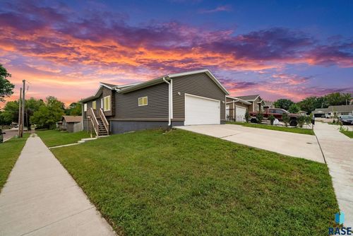 3401 E 13th St Street, Sioux Falls, SD, 57103 | Card Image