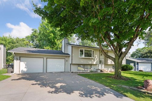 1485 Cardinal Ln, Chaska, MN, 55318-1621 | Card Image