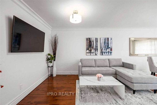 2764 Willowmore Way, House other with 3 bedrooms, 2 bathrooms and 4 parking in Mississauga ON | Image 4
