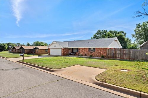 7 Easy St, Clinton, OK, 73601-5409 | Card Image