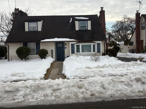 95 Horton Ave, Valley Stream, NY, 11581-1438 | Card Image