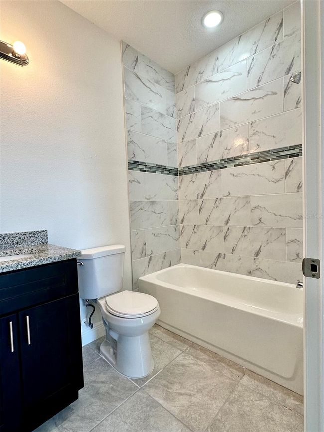 Bathroom 2 - inside the bedroom 2 | Image 25