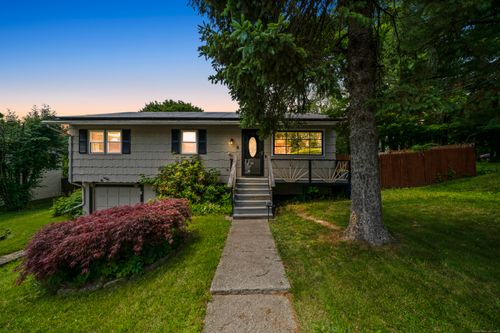 8 Cornfield Rd, Waterbury, CT, 06704-1117 | Card Image