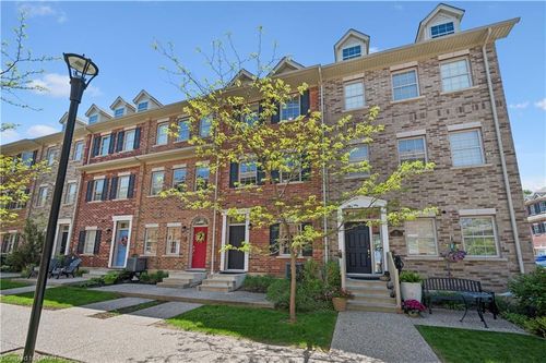 24 Oxfordshire Lane, Kitchener, ON, N2H0B5 | Card Image