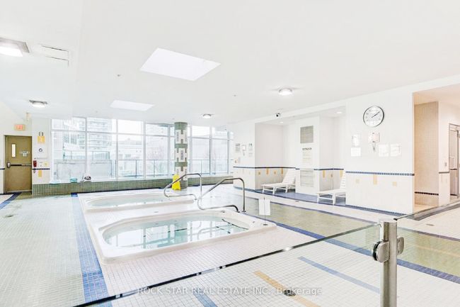 905 - 18 Harbour St, Condo with 2 bedrooms, 2 bathrooms and 1 parking in Toronto ON | Image 27