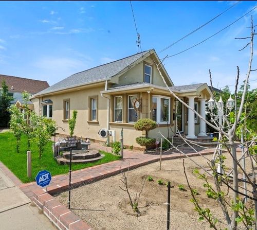 115 Bayswater Blvd, Inwood, NY, 11096-1146 | Card Image