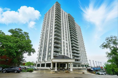 2200 Victory Pkwy, Cincinnati, OH, 45206-2882 | Card Image