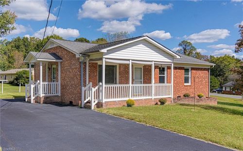 4895 Westray Ln, Walkertown, NC, 27051-9548 | Card Image