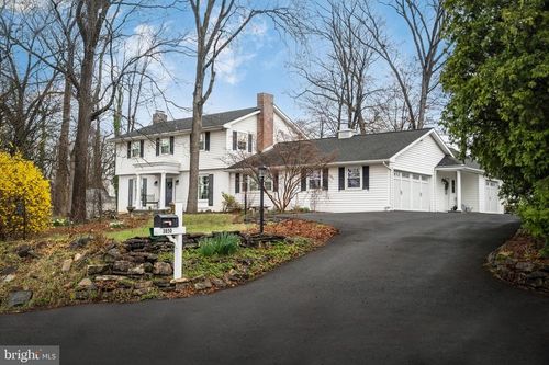 3850 S Hillview Rd, Allentown, PA, 18103-6120 | Card Image
