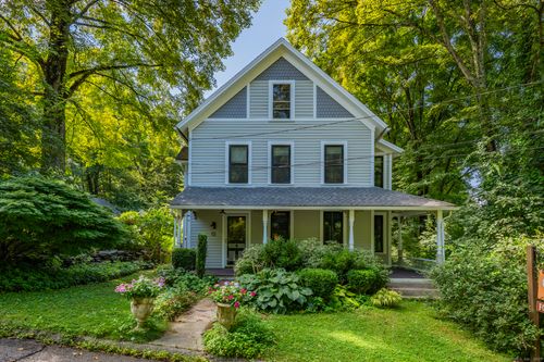 12 Spring St, Woodbury, CT, 06798-3427 | Card Image