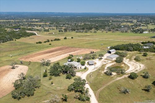 34 Cravey Rd, Boerne, TX, 78006-7723 | Card Image