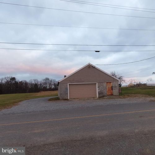 5237 G Rolling Rd, Chambersburg, PA, 17202-9115 | Card Image