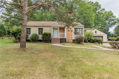 6114 Crossview Rd, Seven Hills, OH, 44131-2506 | Card Image