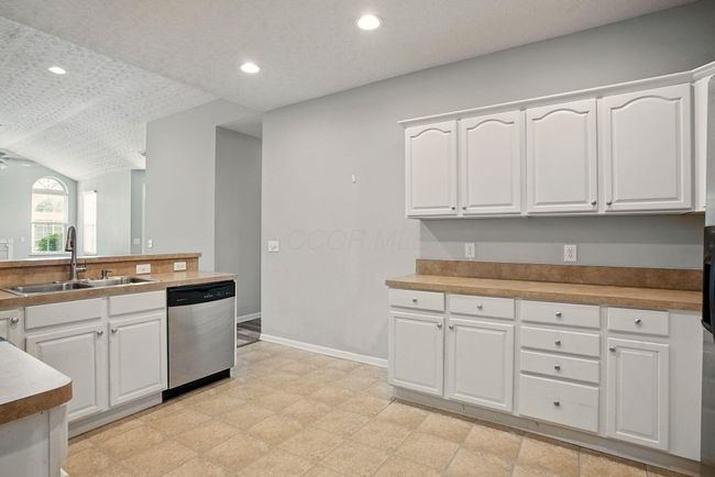 6214 Brickside Dr, Condo with 2 bedrooms, 2 bathrooms and null parking in New Albany OH | Image 12