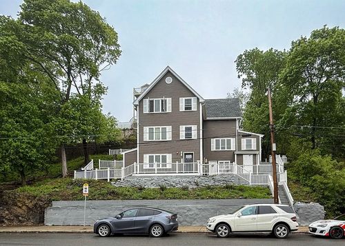 apt-4-468 Salem St, Malden, MA, 02148-4357 | Card Image