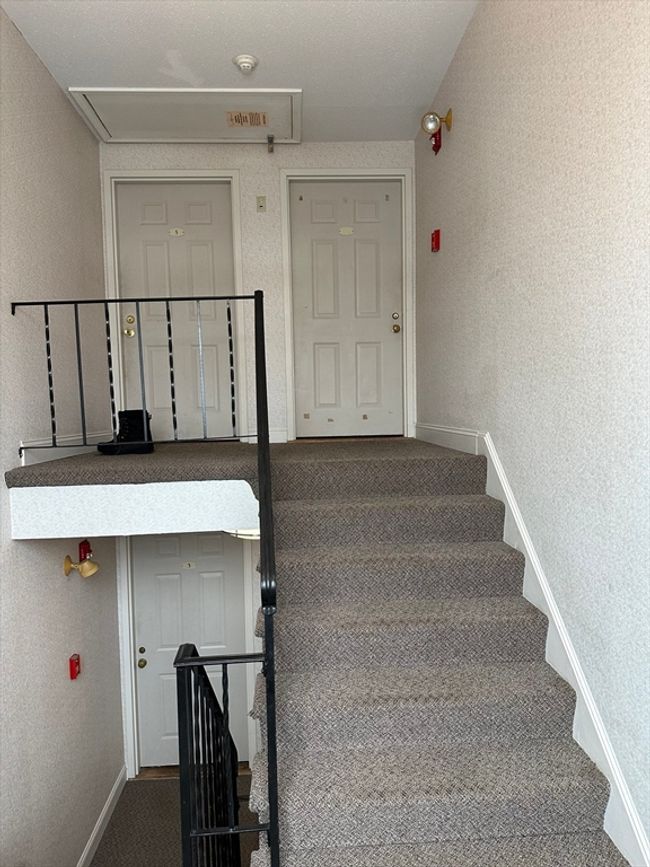 UNIT-6 - 1700 Skyline Dr, Condo with 2 bedrooms, 1 bathrooms and 2 parking in Lowell MA | Image 4