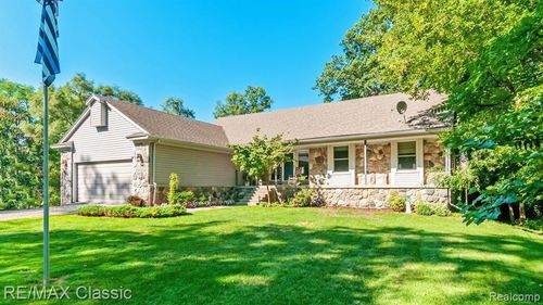 3355 Boyer St, Commerce Twp, MI, 48390-1201 | Card Image