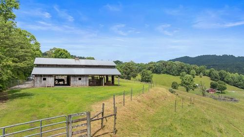 102 Cross Creek Ln, Warne, NC, 28909-7726 | Card Image