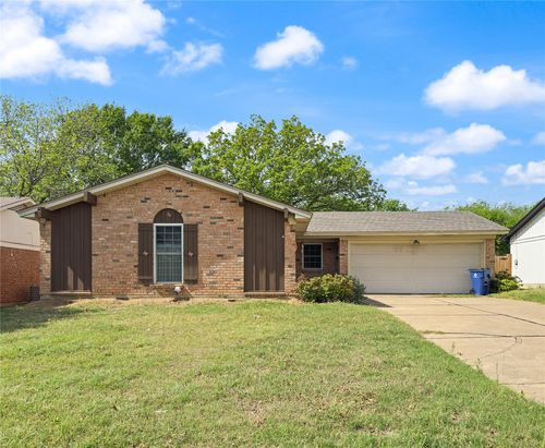 609 Nw Lorna St, Burleson, TX, 76028-3407 | Card Image