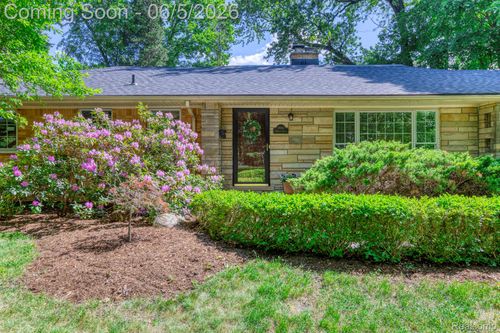 19141 Warwick St, Beverly Hills, MI, 48025-3963 | Card Image