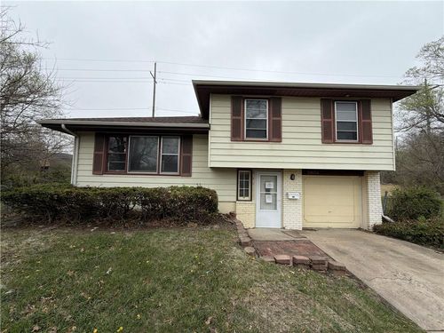 5904 E 95th Ter, Kansas City, MO, 64134-1115 | Card Image