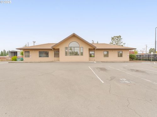 2275 Ne Mcdaniel Ln, McMinnville, OR, 97128-3226 | Card Image