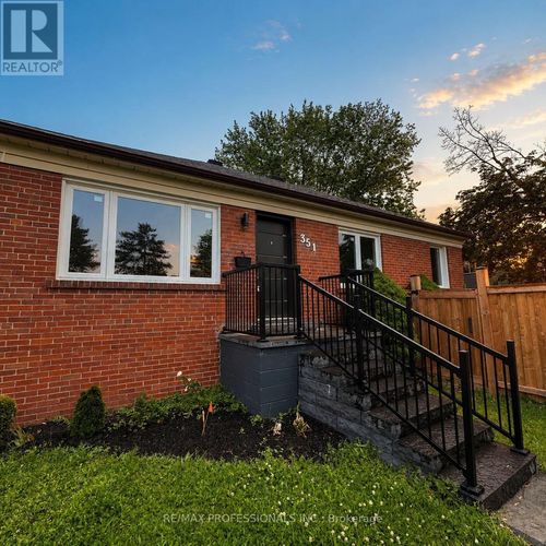 351 Maurice Dr, Oakville, ON, L6K2X4 | Card Image