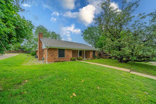 806 E Coral Way, Grand Prairie, TX, 75051-4153 | Card Image