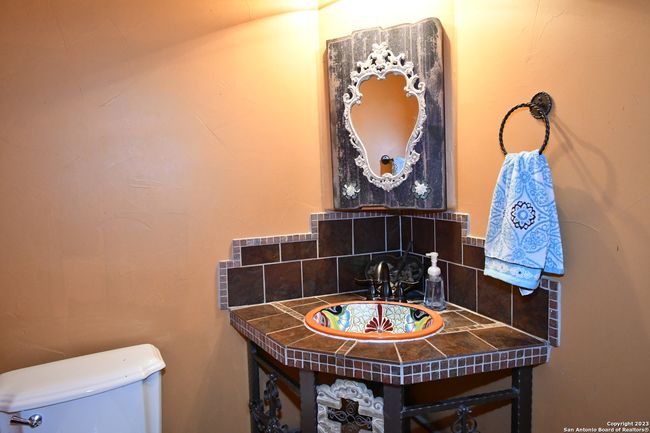8389 E Loop 1604 S, House other with 5 bedrooms, 5 bathrooms and null parking in Adkins TX | Image 18