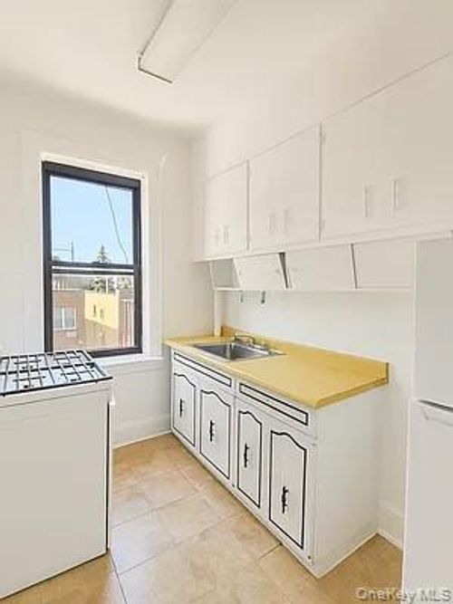 23 Steinway St, Astoria, NY, 11105-1587 | Card Image