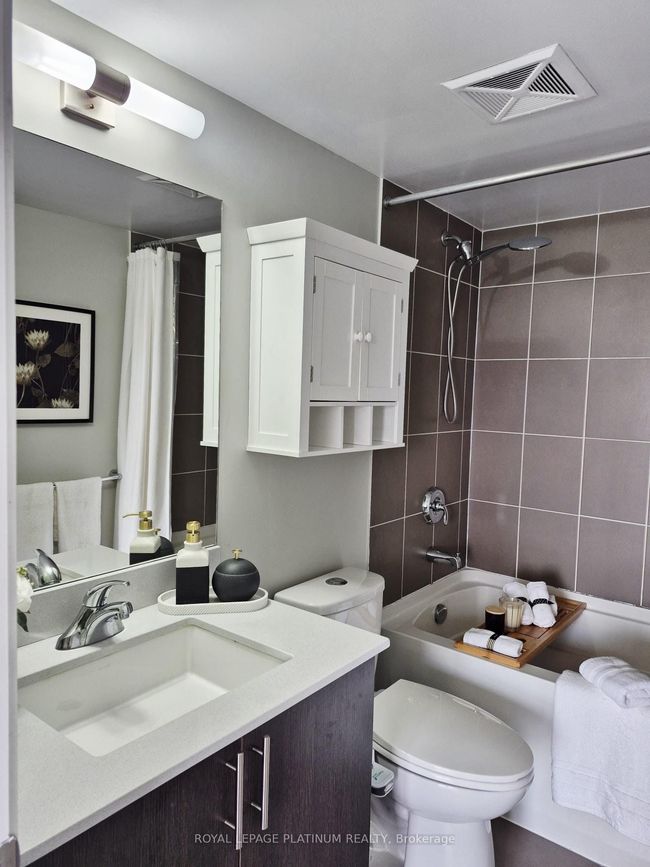 1611 - 830 Lawrence Ave W, Condo with 2 bedrooms, 2 bathrooms and null parking in North York ON | Image 8