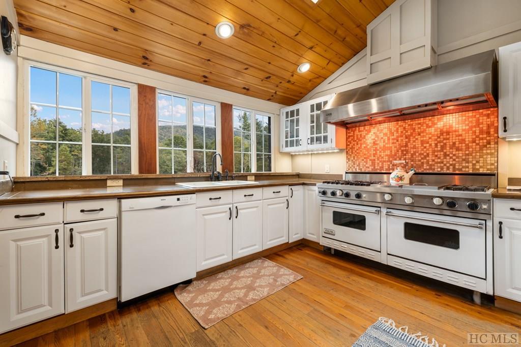 Bull Pen Rd, Cashiers, NC 28717