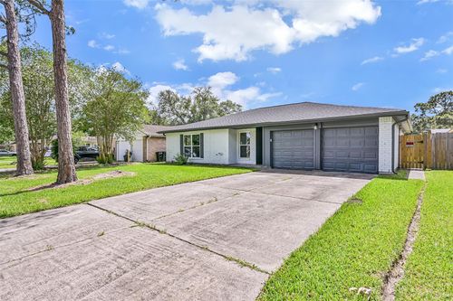16718 Barcelona Dr, Friendswood, TX, 77546-4126 | Card Image