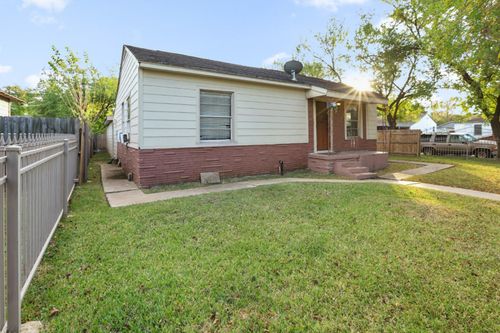 2111 3rd St, Galena Park, TX, 77547-2809 | Card Image