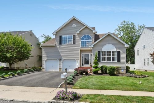 10 Lewis Dr, Bridgewater, NJ, 08807-5667 | Card Image