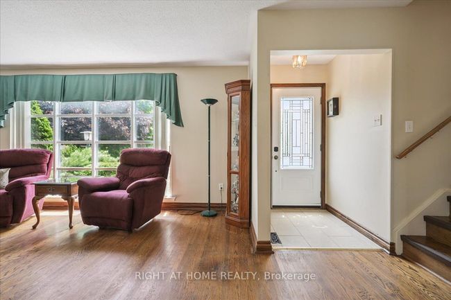 12 Eldon Crt, House other with 3 bedrooms, 2 bathrooms and 4 parking in Brampton ON | Image 5
