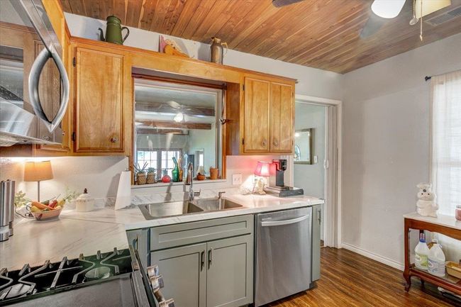 1121 18 Th St, House other with 3 bedrooms, 2 bathrooms and null parking in Orange TX | Image 15
