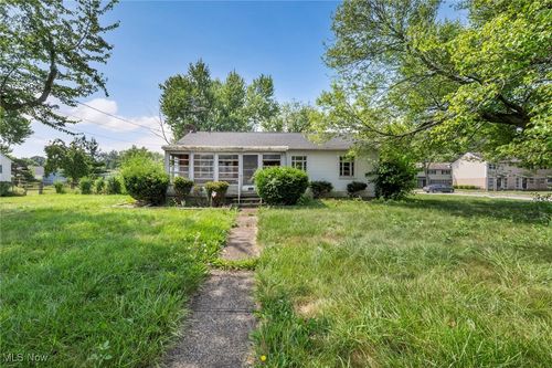 1935 W 19th St, Lorain, OH, 44052-4013 | Card Image