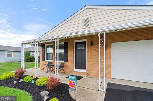 9 Zapata Ct, Toms River, NJ, 08757-6411 | Card Image