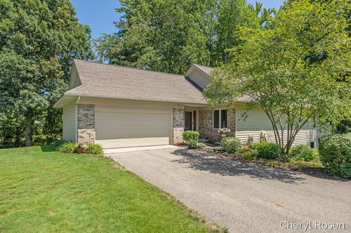 24-7036 Treetop Ln Ne, Rockford, MI, 49341-9685 | Card Image