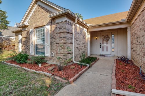6215 Echo Summit Ln, Arlington, TX, 76017-1905 | Card Image