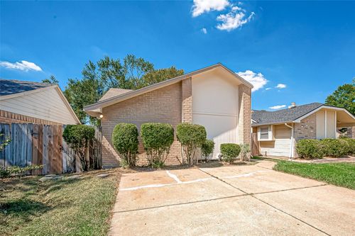 7111 Village Lake Dr, Cypress, TX, 77433-1057 | Card Image