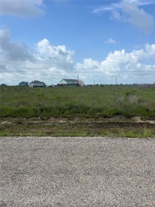 151 W Pin Oak Ln, Rockport, TX, 78382-9347 | Card Image
