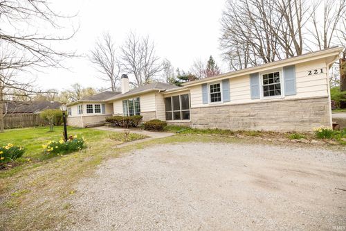 221 W Roselawn Dr, Logansport, IN, 46947-2015 | Card Image